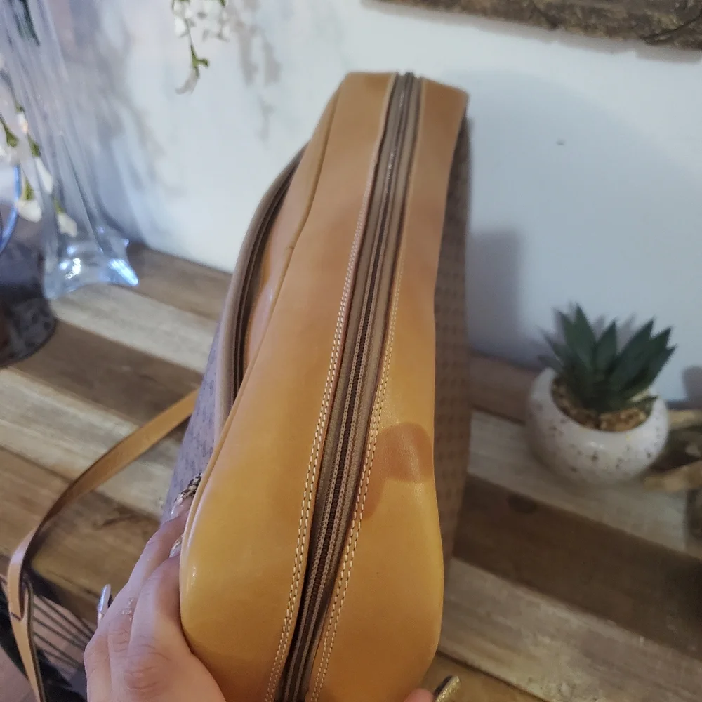 Gucci Tan and Brown Monogram Bag - Picture 8 of 16